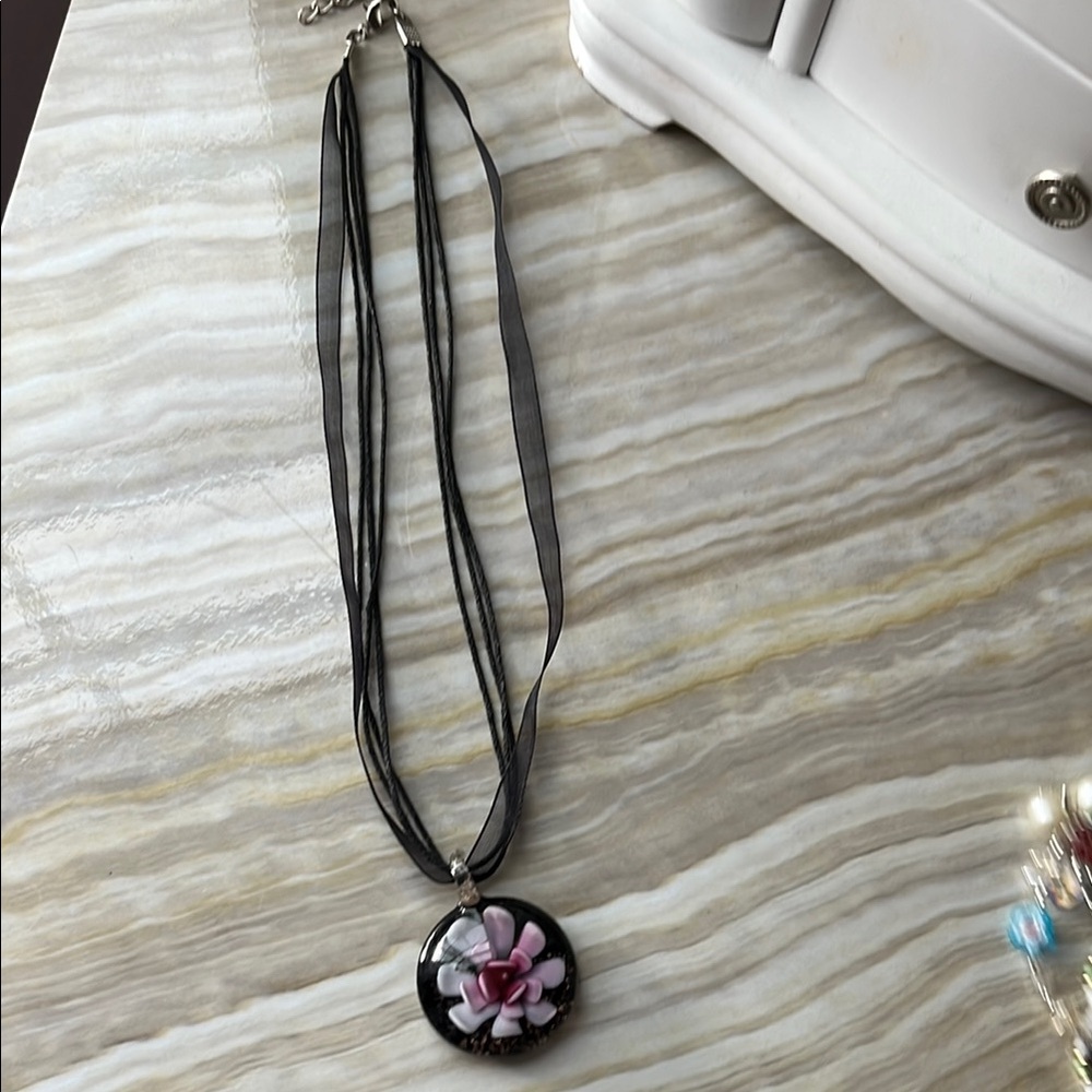 Elegant Black and Pink Pendant Necklace